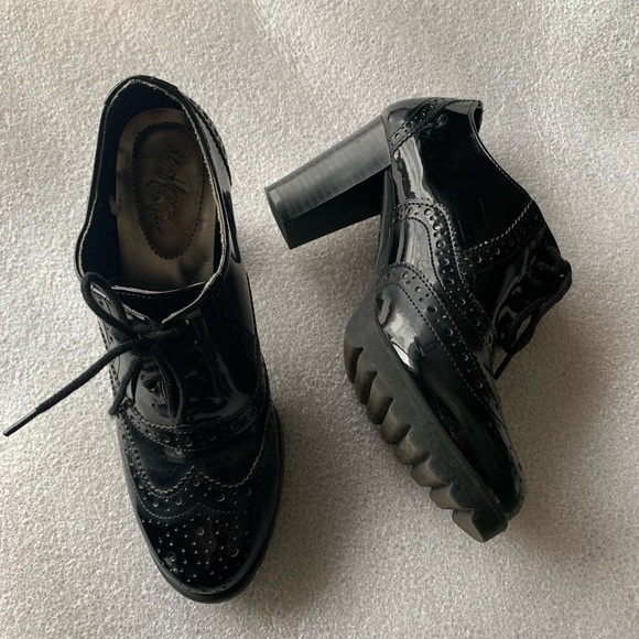 Dexflex Comfort Shoes 6 Heeled Brogue Black Patent - Picture 3 of 7